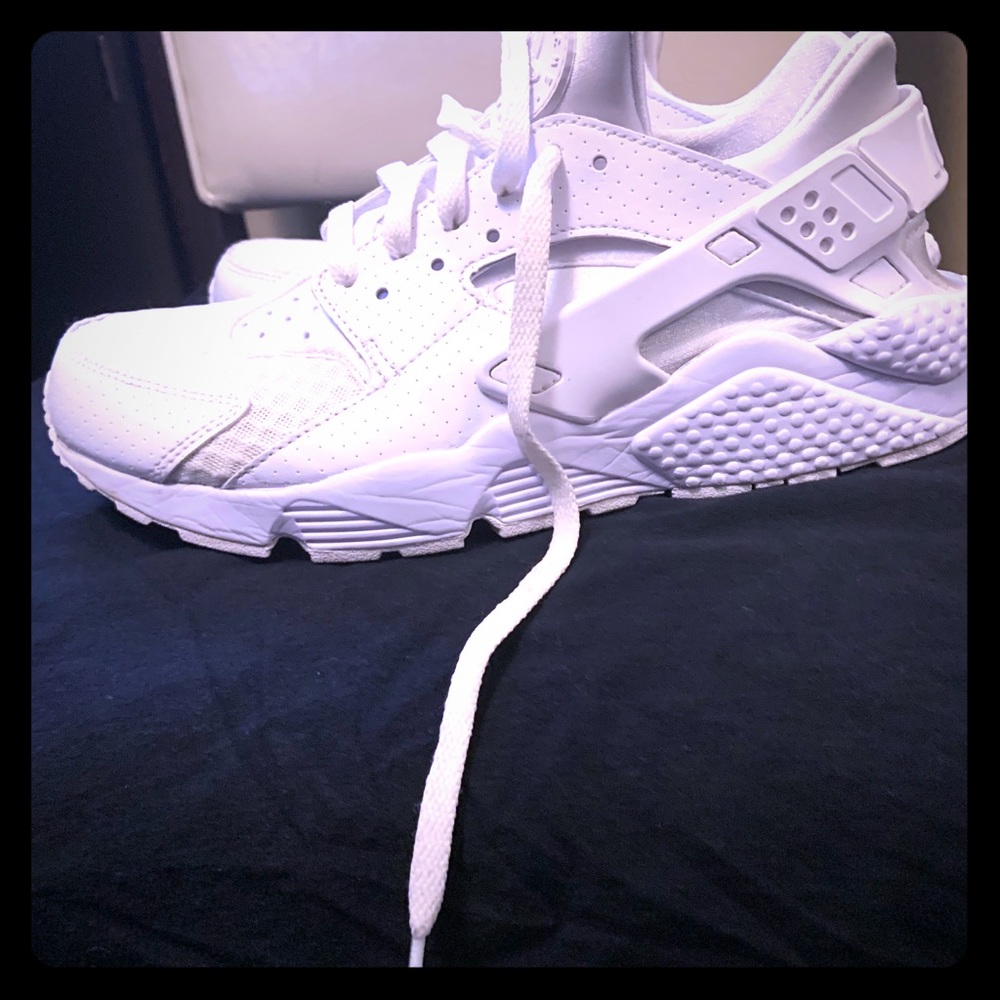 Men’s size 9 Nike Huarache
